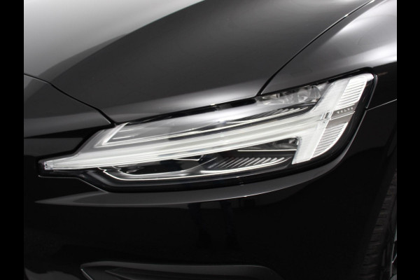 Volvo V60 2.0 B3 Automaat Momentum | Navigatie | Wegklapbare Trekhaak | Climate Control | Blis | Parkeer sensoren | Cruise Control | Lichtmetalen Velgen