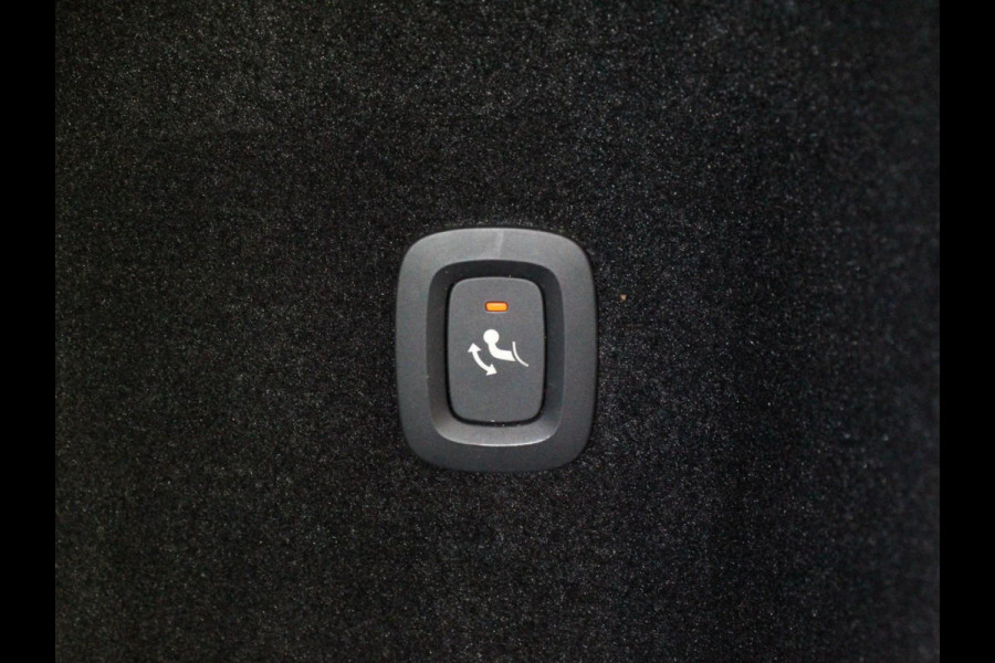 Volvo V60 2.0 B3 Automaat Momentum | Navigatie | Wegklapbare Trekhaak | Climate Control | Blis | Parkeer sensoren | Cruise Control | Lichtmetalen Velgen