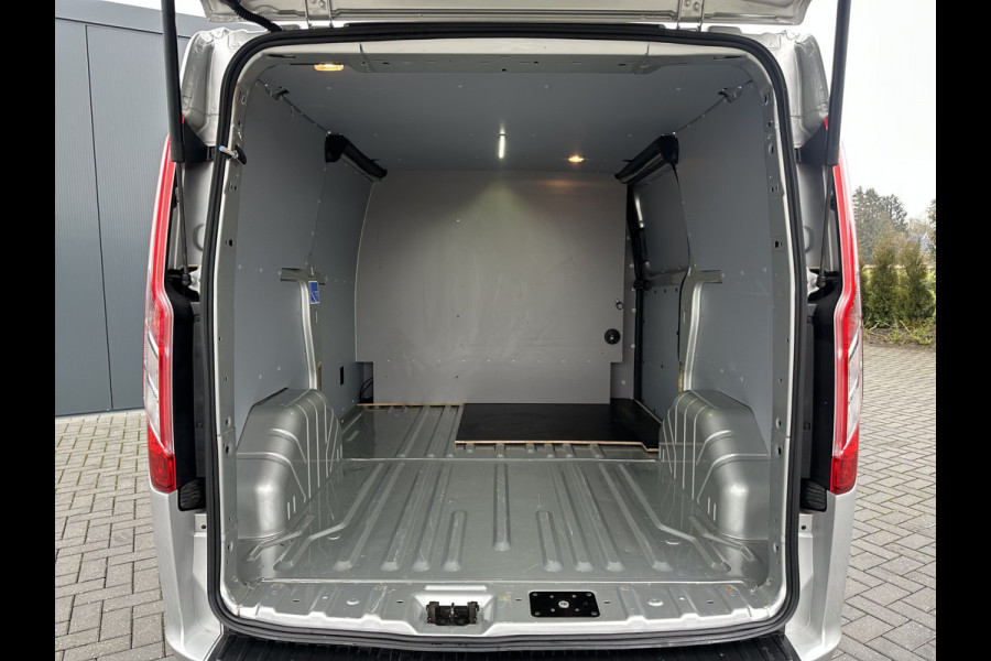 Ford Transit Custom 300 2.0 TDCI 130 PK / L1H1 / 1e EIG. / ZEER NETJES !! / 80.809 KM !! / ACHTERKLEP / STOELVERW. / AIRCO / CRUISE / NAVI / CAMERA