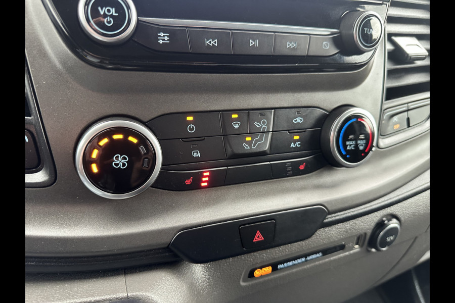 Ford Transit Custom 300 2.0 TDCI 130 PK / L1H1 / 1e EIG. / ZEER NETJES !! / 80.809 KM !! / ACHTERKLEP / STOELVERW. / AIRCO / CRUISE / NAVI / CAMERA