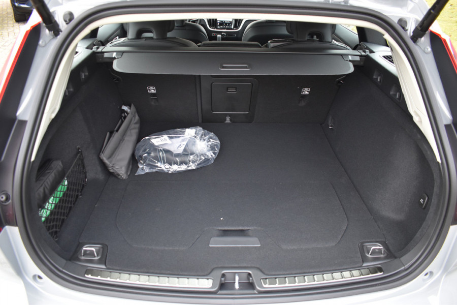 Volvo V60 T8 AWD 455PK Plug-in Hybrid Plus Perform. Ed. Dark | NIEUW | Polestar | 19"LMV | Leder | BLIS | ACC |