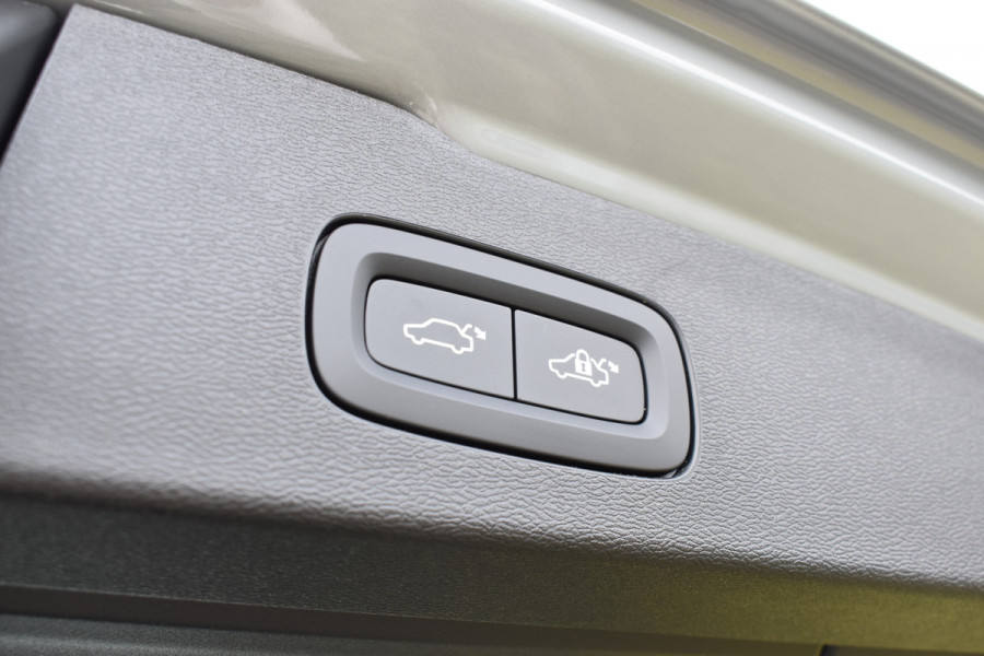 Volvo V60 T8 AWD 455PK Plug-in Hybrid Plus Perform. Ed. Dark | NIEUW | Polestar | 19"LMV | Leder | BLIS | ACC |