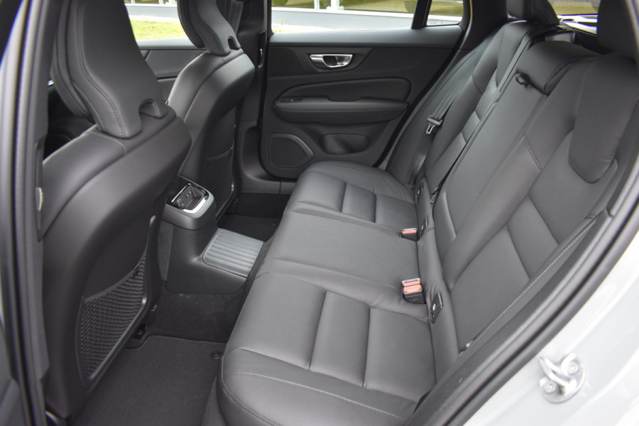 Volvo V60 T8 AWD 455PK Plug-in Hybrid Plus Perform. Ed. Dark | NIEUW | Polestar | 19"LMV | Leder | BLIS | ACC |