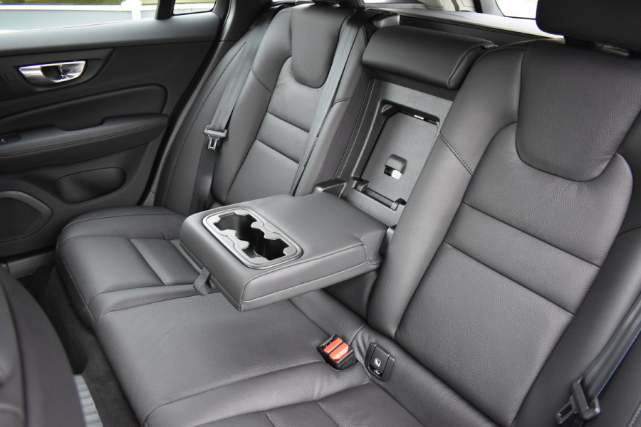 Volvo V60 T8 AWD 455PK Plug-in Hybrid Plus Perform. Ed. Dark | NIEUW | Polestar | 19"LMV | Leder | BLIS | ACC |
