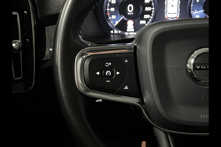 Volvo XC40 1.5 T3 Momentum Trekhaak | Cruise-/climate control | Achteruitrij camera | Carplay | Stoelverwarming