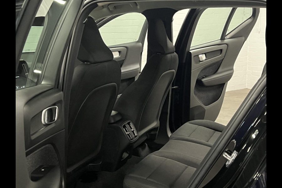 Volvo XC40 1.5 T3 Momentum Trekhaak | Cruise-/climate control | Achteruitrij camera | Carplay | Stoelverwarming