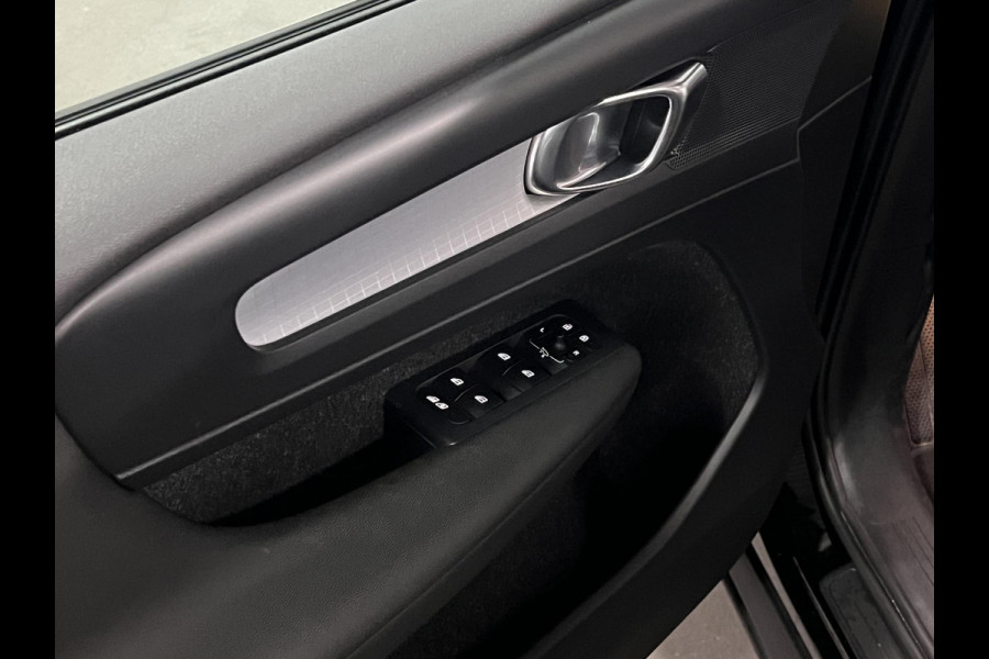 Volvo XC40 1.5 T3 Momentum Trekhaak | Cruise-/climate control | Achteruitrij camera | Carplay | Stoelverwarming