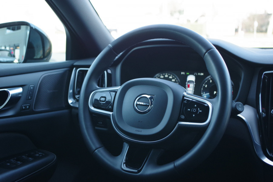 Volvo V60 2.0 B3 163 PK R-Design, Panoramadak, Harman/Kardon, Trekhaak, Leder, Sportstoelen