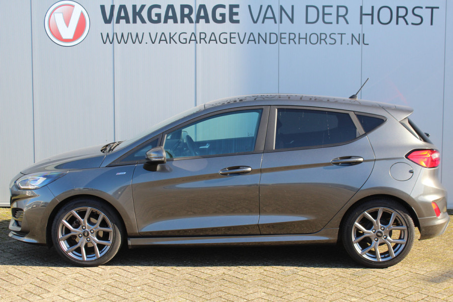 Ford Fiesta 1.0-125pk EcoBoost Mild-Hybrid ST-Line. Luxe, sportieve en goed onderhouden Fiesta ! Autm. airco, Cruise control, Lane assist, 17" Lmv, Parkeersensoren Achter, Metallic lak, Navigatie by Apple/Android, LED verlichting etc.