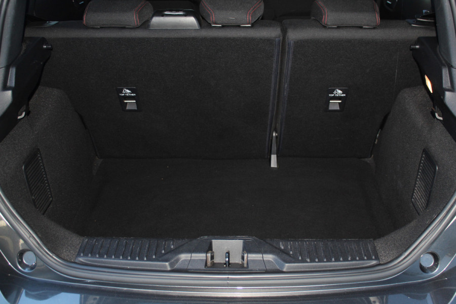 Ford Fiesta 1.0-125pk EcoBoost Mild-Hybrid ST-Line. Luxe, sportieve en goed onderhouden Fiesta ! Autm. airco, Cruise control, Lane assist, 17" Lmv, Parkeersensoren Achter, Metallic lak, Navigatie by Apple/Android, LED verlichting etc.