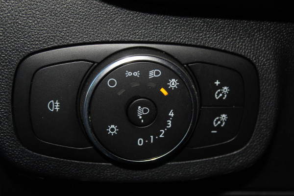 Ford Fiesta 1.0-125pk EcoBoost Mild-Hybrid ST-Line. Luxe, sportieve en goed onderhouden Fiesta ! Autm. airco, Cruise control, Lane assist, 17" Lmv, Parkeersensoren Achter, Metallic lak, Navigatie by Apple/Android, LED verlichting etc.