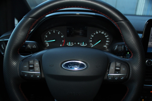 Ford Fiesta 1.0-125pk EcoBoost Mild-Hybrid ST-Line. Luxe, sportieve en goed onderhouden Fiesta ! Autm. airco, Cruise control, Lane assist, 17" Lmv, Parkeersensoren Achter, Metallic lak, Navigatie by Apple/Android, LED verlichting etc.