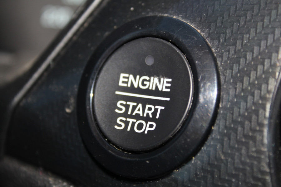 Ford Fiesta 1.0-125pk EcoBoost Mild-Hybrid ST-Line. Luxe, sportieve en goed onderhouden Fiesta ! Autm. airco, Cruise control, Lane assist, 17" Lmv, Parkeersensoren Achter, Metallic lak, Navigatie by Apple/Android, LED verlichting etc.