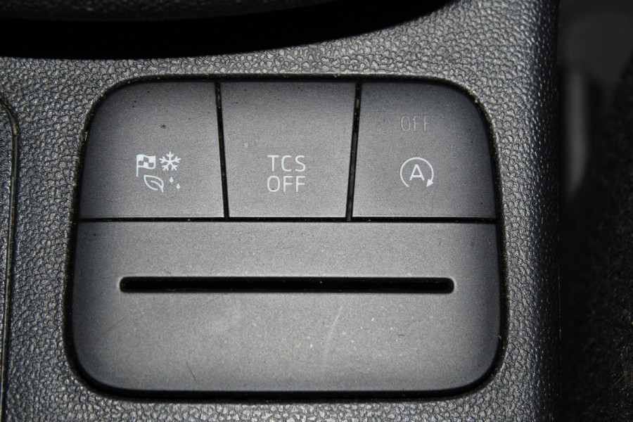 Ford Fiesta 1.0-125pk EcoBoost Mild-Hybrid ST-Line. Luxe, sportieve en goed onderhouden Fiesta ! Autm. airco, Cruise control, Lane assist, 17" Lmv, Parkeersensoren Achter, Metallic lak, Navigatie by Apple/Android, LED verlichting etc.