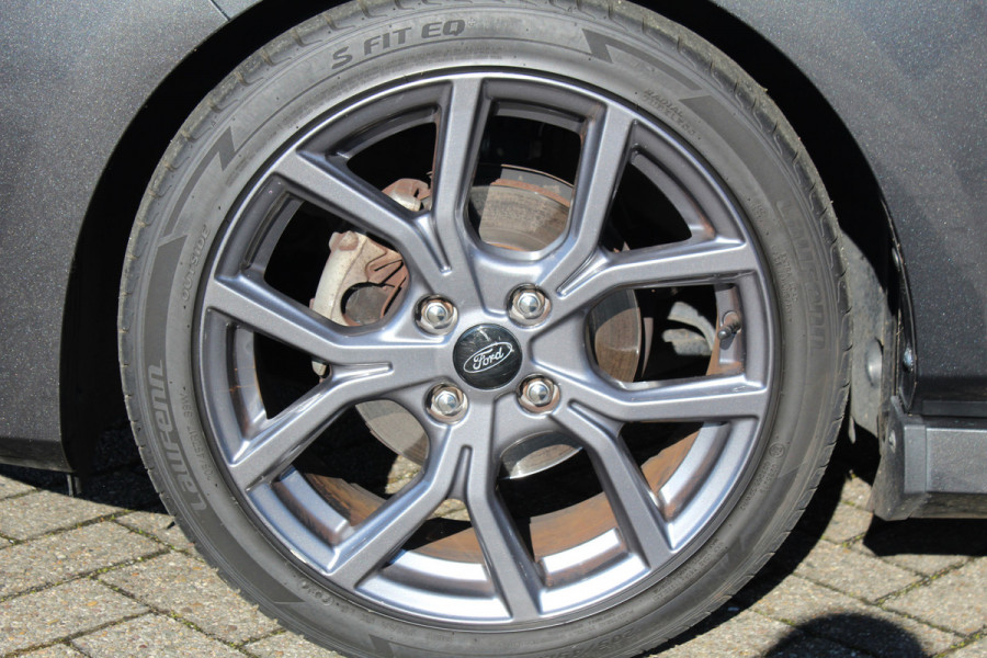 Ford Fiesta 1.0-125pk EcoBoost Mild-Hybrid ST-Line. Luxe, sportieve en goed onderhouden Fiesta ! Autm. airco, Cruise control, Lane assist, 17" Lmv, Parkeersensoren Achter, Metallic lak, Navigatie by Apple/Android, LED verlichting etc.