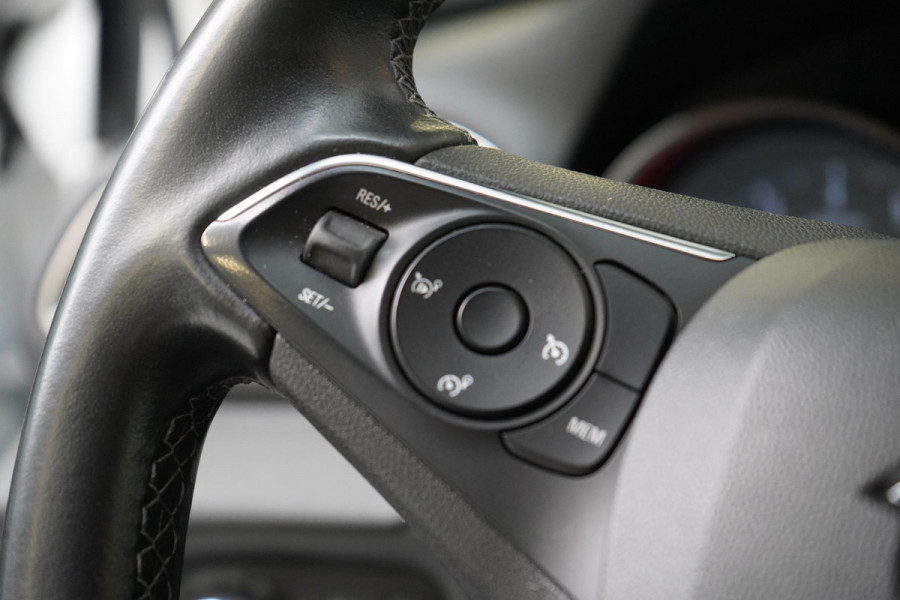 Opel Grandland X 1.2 130pk Turbo Innovation | Blind-spot | Sportstoelen | Cruise control | Climate control ECC | Lm velgen