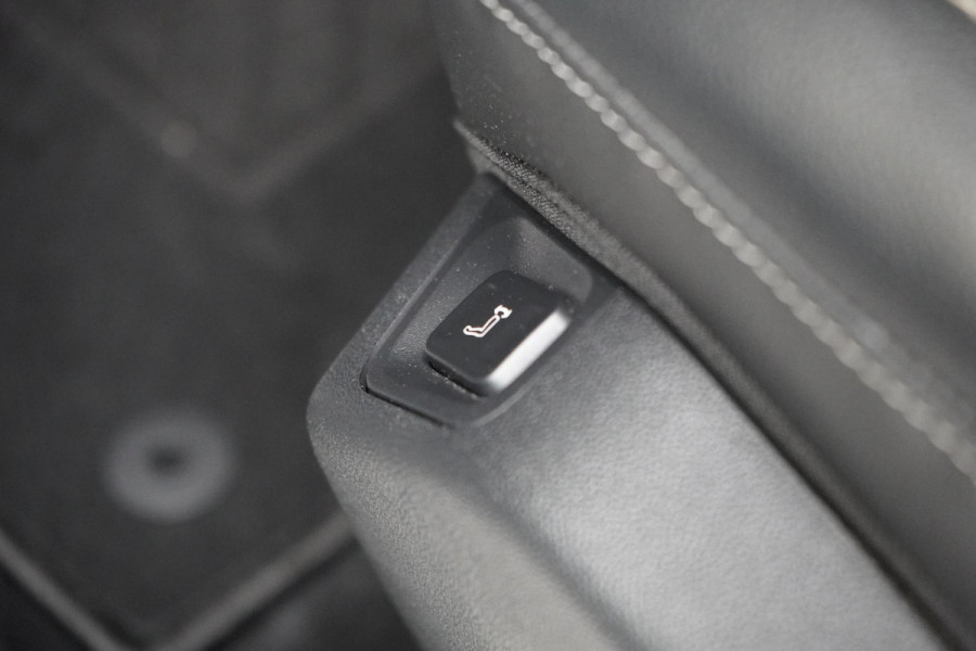 Opel Grandland X 1.2 130pk Turbo Innovation | Blind-spot | Sportstoelen | Cruise control | Climate control ECC | Lm velgen