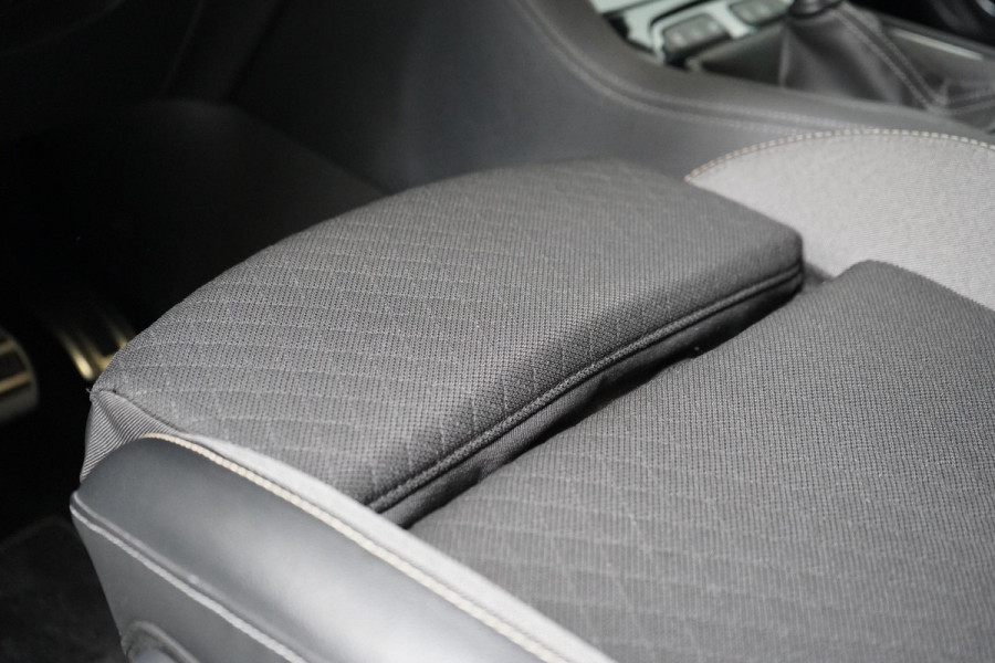 Opel Grandland X 1.2 130pk Turbo Innovation | Blind-spot | Sportstoelen | Cruise control | Climate control ECC | Lm velgen