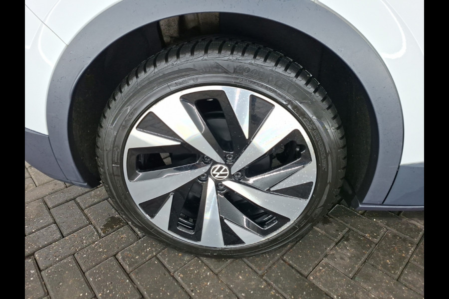 Volkswagen ID.4 First 77 kWh | Stoelverwarming | Stuurverwarming | Trekhaak | Adaptive Cruise Control | Navigatie | Apple Carplay | Keyless | Camera | Parkersensoren |