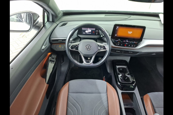 Volkswagen ID.4 First 77 kWh | Stoelverwarming | Stuurverwarming | Trekhaak | Adaptive Cruise Control | Navigatie | Apple Carplay | Keyless | Camera | Parkersensoren |