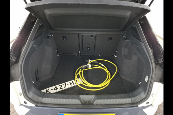 Volkswagen ID.4 First 77 kWh | Stoelverwarming | Stuurverwarming | Trekhaak | Adaptive Cruise Control | Navigatie | Apple Carplay | Keyless | Camera | Parkersensoren |