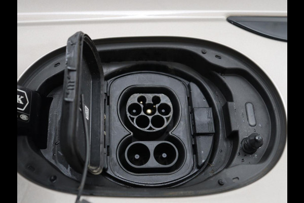 Land Rover Range Rover Evoque 1.5 P300e AWD R-Dynamic | Panoramadak | Leder | Stoelverwarming | Meridian Audio | Keyless | Trekhaak | Carplay | Navigatie | Camera | Stuurverwarming | PHEV | Plug In