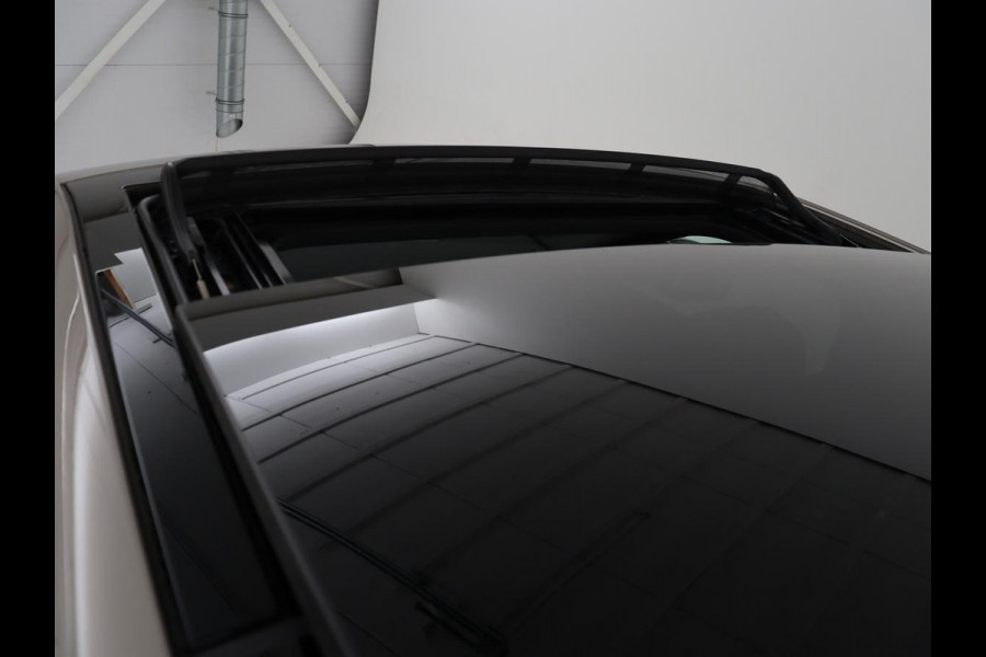 Land Rover Range Rover Evoque 1.5 P300e AWD R-Dynamic | Panoramadak | Leder | Stoelverwarming | Meridian Audio | Keyless | Trekhaak | Carplay | Navigatie | Camera | Stuurverwarming | PHEV | Plug In