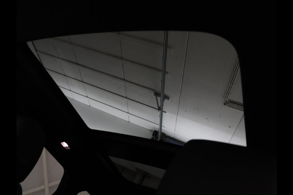 Land Rover Range Rover Evoque 1.5 P300e AWD R-Dynamic | Panoramadak | Leder | Stoelverwarming | Meridian Audio | Keyless | Trekhaak | Carplay | Navigatie | Camera | Stuurverwarming | PHEV | Plug In