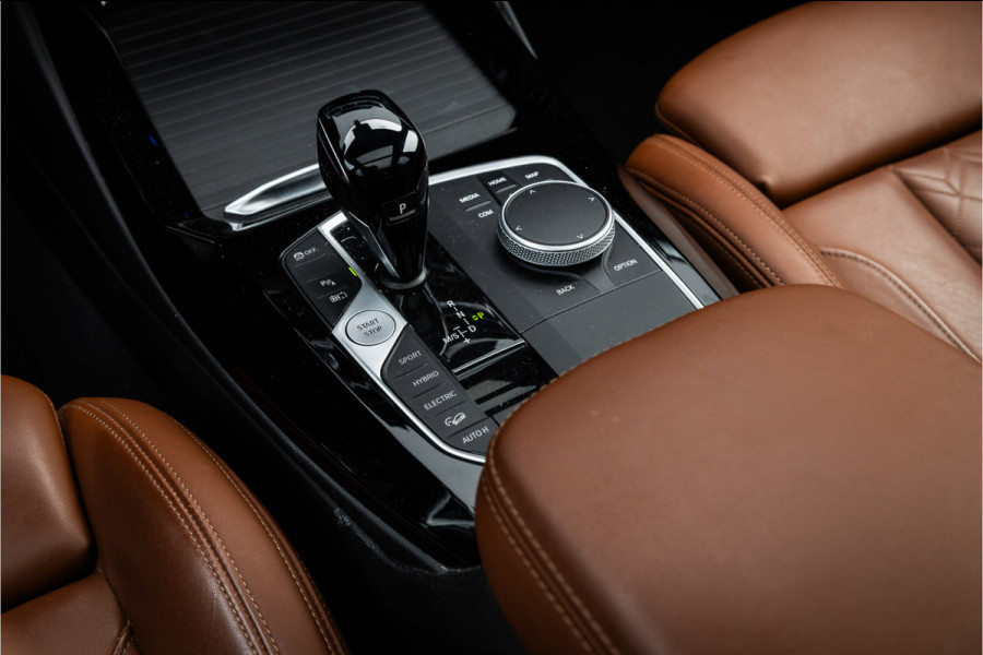 BMW X3 xDrive30e M Sport Panorama / Individual / Camera / 20inch / M Sport Remsysteem / HiFi /