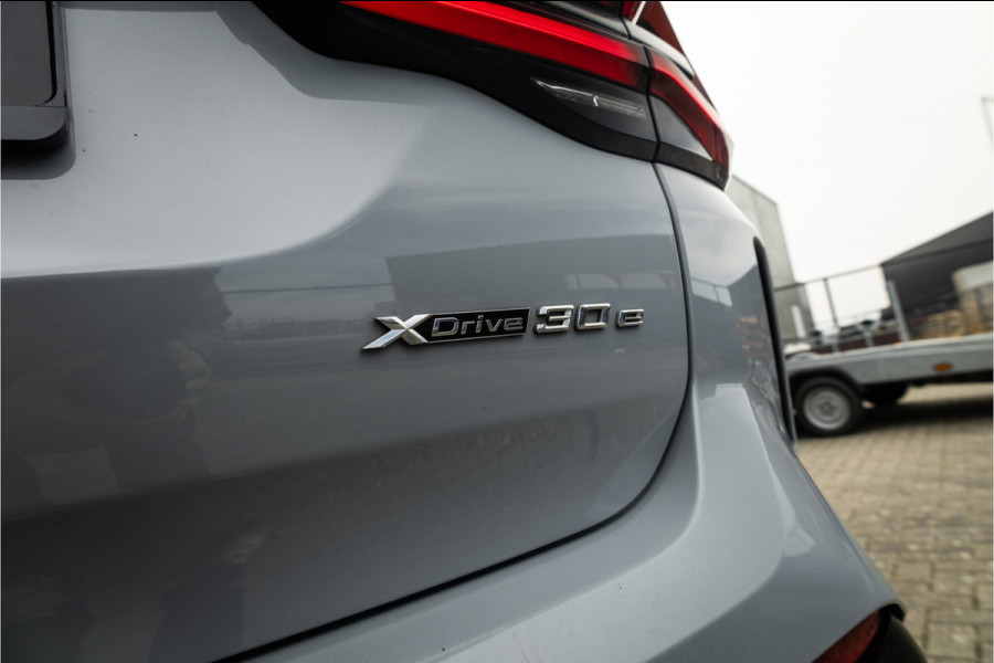 BMW X3 xDrive30e M Sport Panorama / Individual / Camera / 20inch / M Sport Remsysteem / HiFi /