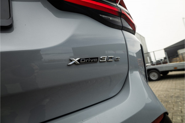 BMW X3 xDrive30e M Sport Panorama / Individual / Camera / 20inch / M Sport Remsysteem / HiFi /