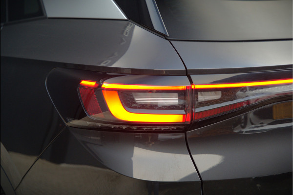 Volkswagen ID.4 First 77 kWh | Stoelverwarming | Stuurverwarming | Trekhaak | Adaptive Cruise Control | Navigatie | Apple Carplay | Keyless | Camera | Parkersensoren |