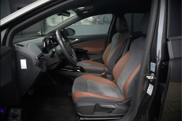 Volkswagen ID.4 First 77 kWh | Stoelverwarming | Stuurverwarming | Trekhaak | Adaptive Cruise Control | Navigatie | Apple Carplay | Keyless | Camera | Parkersensoren |