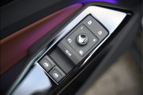 Volkswagen ID.4 First 77 kWh | Stoelverwarming | Stuurverwarming | Trekhaak | Adaptive Cruise Control | Navigatie | Apple Carplay | Keyless | Camera | Parkersensoren |