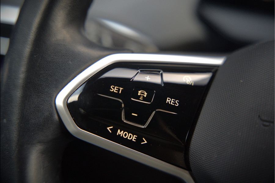 Volkswagen ID.4 First 77 kWh | Stoelverwarming | Stuurverwarming | Trekhaak | Adaptive Cruise Control | Navigatie | Apple Carplay | Keyless | Camera | Parkersensoren |