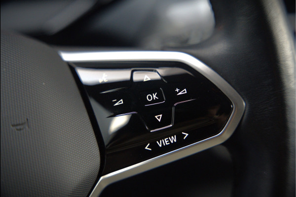 Volkswagen ID.4 First 77 kWh | Stoelverwarming | Stuurverwarming | Trekhaak | Adaptive Cruise Control | Navigatie | Apple Carplay | Keyless | Camera | Parkersensoren |