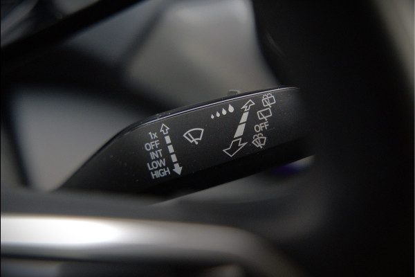 Volkswagen ID.4 First 77 kWh | Stoelverwarming | Stuurverwarming | Trekhaak | Adaptive Cruise Control | Navigatie | Apple Carplay | Keyless | Camera | Parkersensoren |