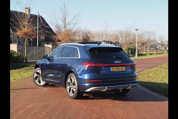 Audi e-tron 55 quattro S edition 95 kWh | SOH 95% | S-Line | Panoramadak | Trekhaak | Apple Carplay | Cruise Control | Parkeersensoren |