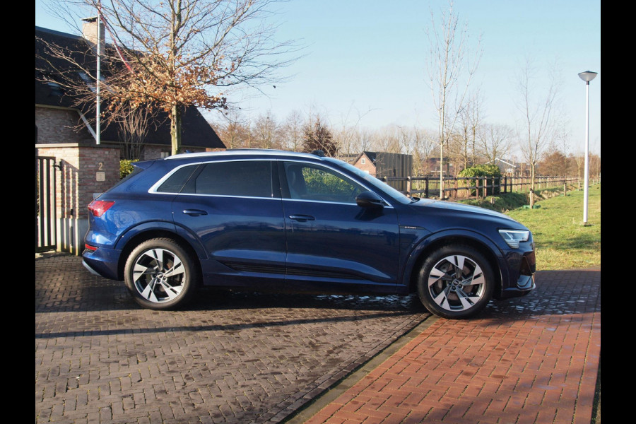Audi e-tron 55 quattro S edition 95 kWh | SOH 95% | S-Line | Panoramadak | Trekhaak | Apple Carplay | Cruise Control | Parkeersensoren |