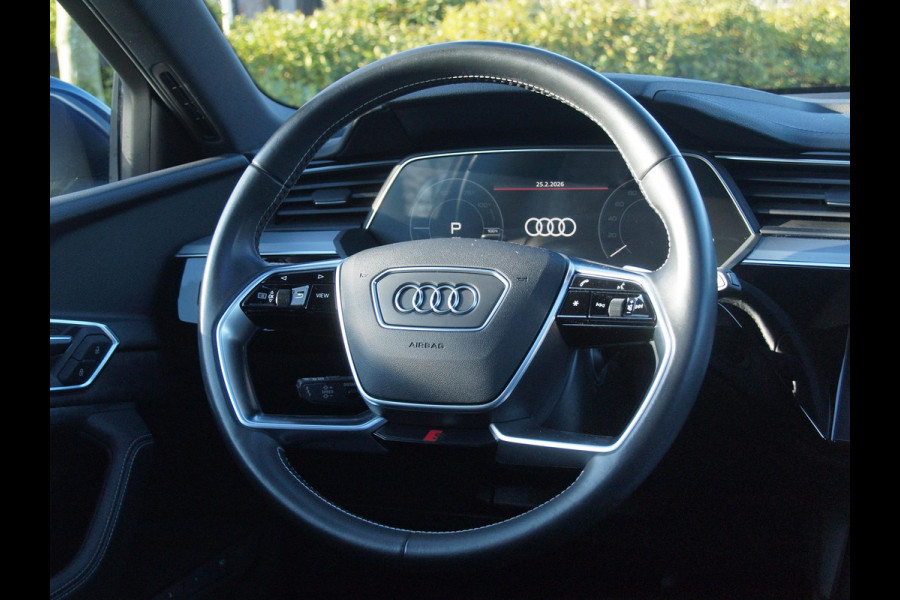 Audi e-tron 55 quattro S edition 95 kWh | SOH 95% | S-Line | Panoramadak | Trekhaak | Apple Carplay | Cruise Control | Parkeersensoren |