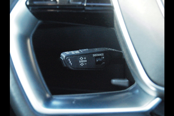 Audi e-tron 55 quattro S edition 95 kWh | SOH 95% | S-Line | Panoramadak | Trekhaak | Apple Carplay | Cruise Control | Parkeersensoren |