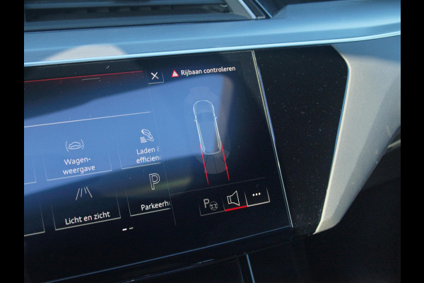 Audi e-tron 55 quattro S edition 95 kWh | SOH 95% | S-Line | Panoramadak | Trekhaak | Apple Carplay | Cruise Control | Parkeersensoren |