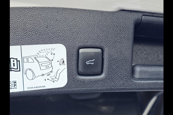 Ford Kuga Vignale Panoramadak | Lederen bekleding | Stoelgeheugen | Stoelverwarming | Head-up display | Zéér compleet!