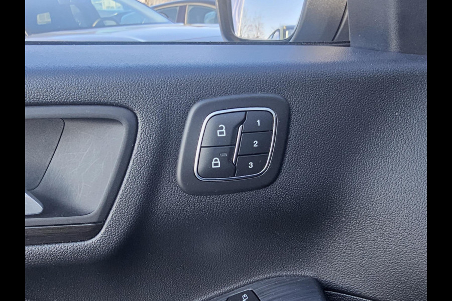 Ford Kuga Vignale Panoramadak | Lederen bekleding | Stoelgeheugen | Stoelverwarming | Head-up display | Zéér compleet!