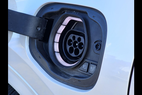 Ford Kuga Vignale Panoramadak | Lederen bekleding | Stoelgeheugen | Stoelverwarming | Head-up display | Zéér compleet!