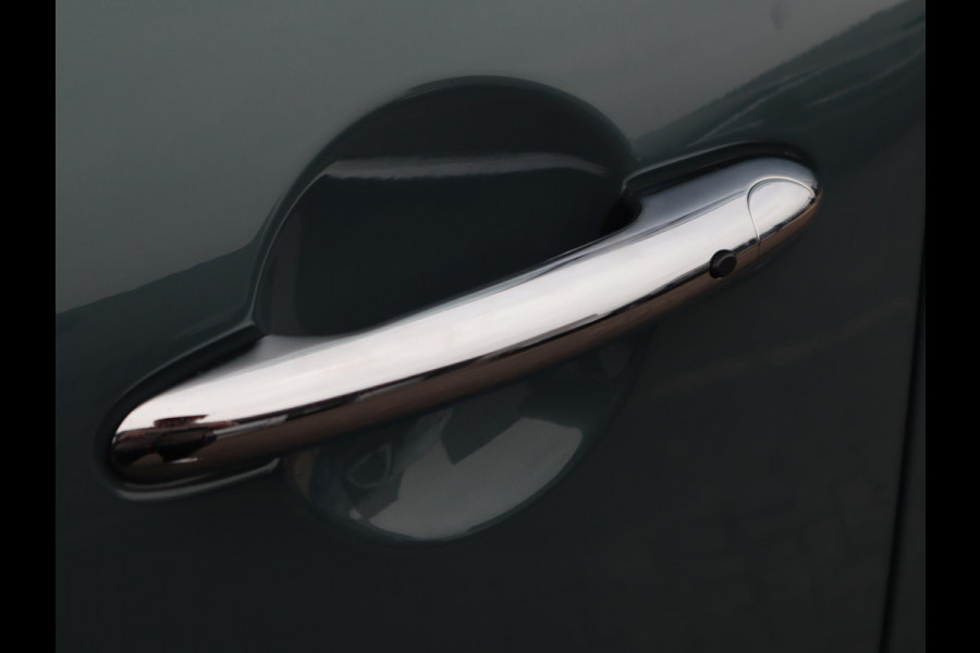 MINI Countryman Cooper S E ALL4 Classic Automaat / Panoramadak / Stuurwielverwarming / Harman Kardon / LED / MINI Navigatiesysteem / 17 Inch / Sportstoelen / Trekhaak / Lichtpakket