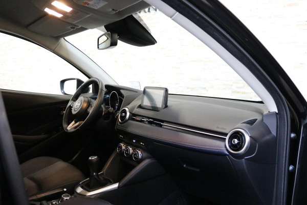 Mazda 2 1.5 Skyactiv-G Luxury | Camera | LED | NAP | Dealer onderhouden | Nwe APK |