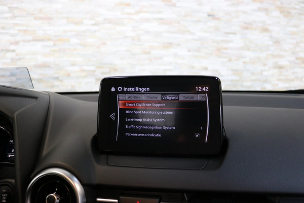 Mazda 2 1.5 Skyactiv-G Luxury | Camera | LED | NAP | Dealer onderhouden | Nwe APK |