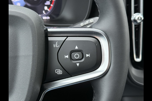 Volvo XC40 1.5 T3 Momentum | Navi | CarPlay | Cruise | Camera | LED