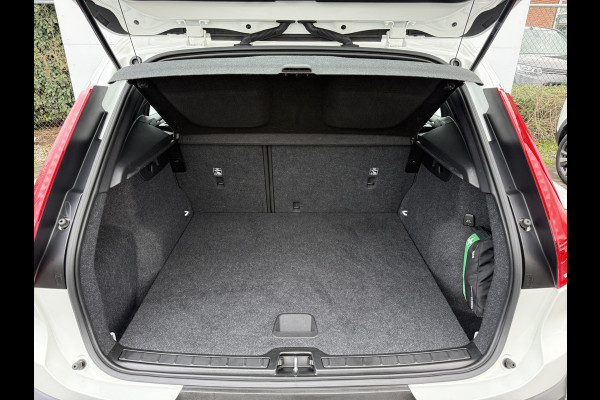 Volvo XC40 1.5 T3 Momentum | Navi | CarPlay | Cruise | Camera | LED